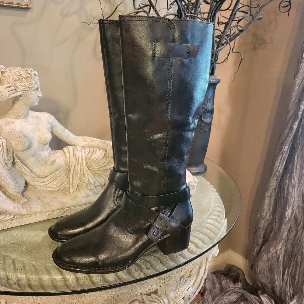 Ugg Bandara Knee High Leather Boots in Black Ugg sn 1095056. #483 - Picture 5 of 14